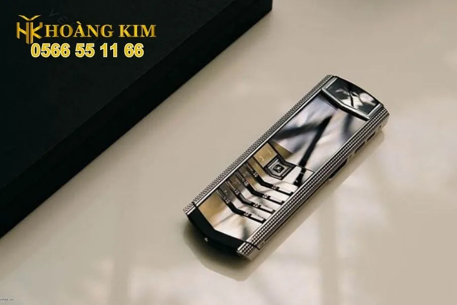 Bộ sưu tập điện thoại Vertu cũ sang trọng nhất hiện nay